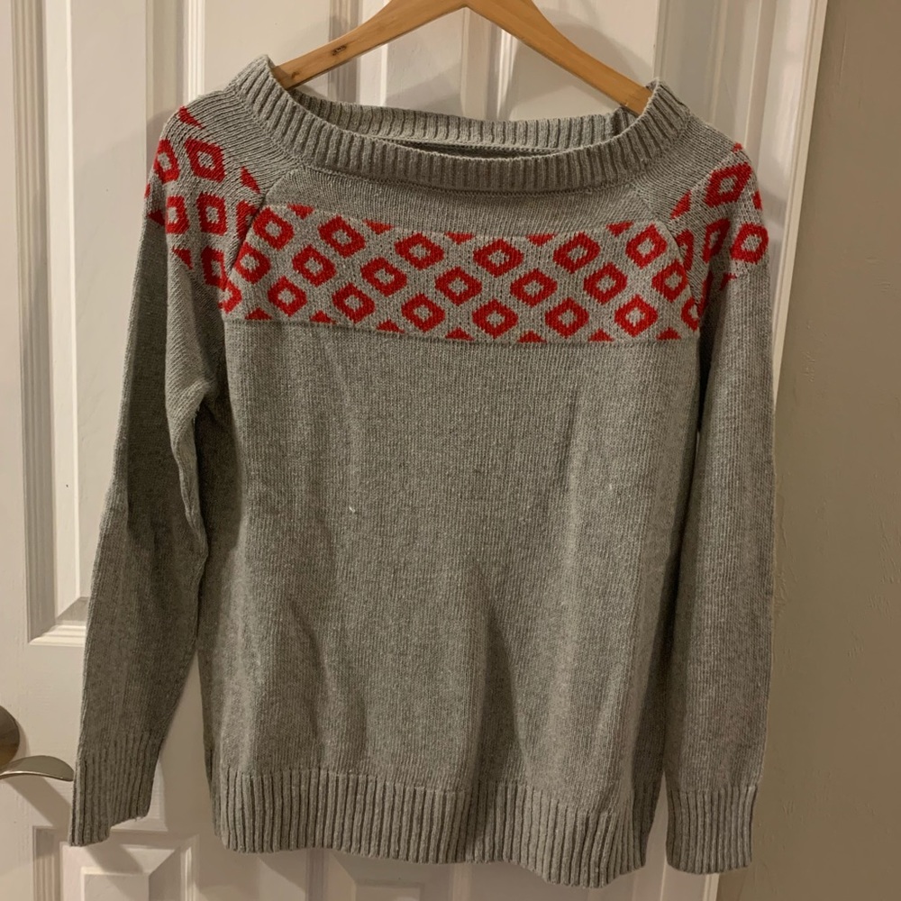 Gray knit sweater with red accents